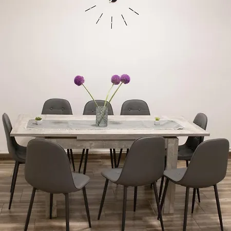 Zserbo Apartman- Apartment *