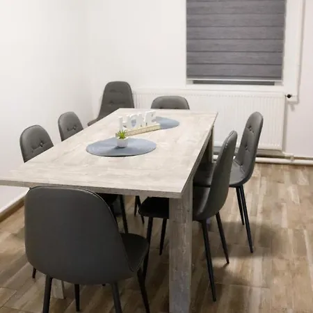 Zserbo Apartman- * Poroszlo